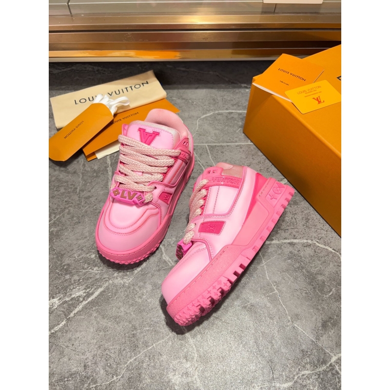 l**is V*t*n sneakers